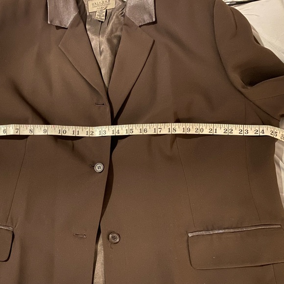 Woman’s 2pc Brown Pantsuit - Picture 6 of 14